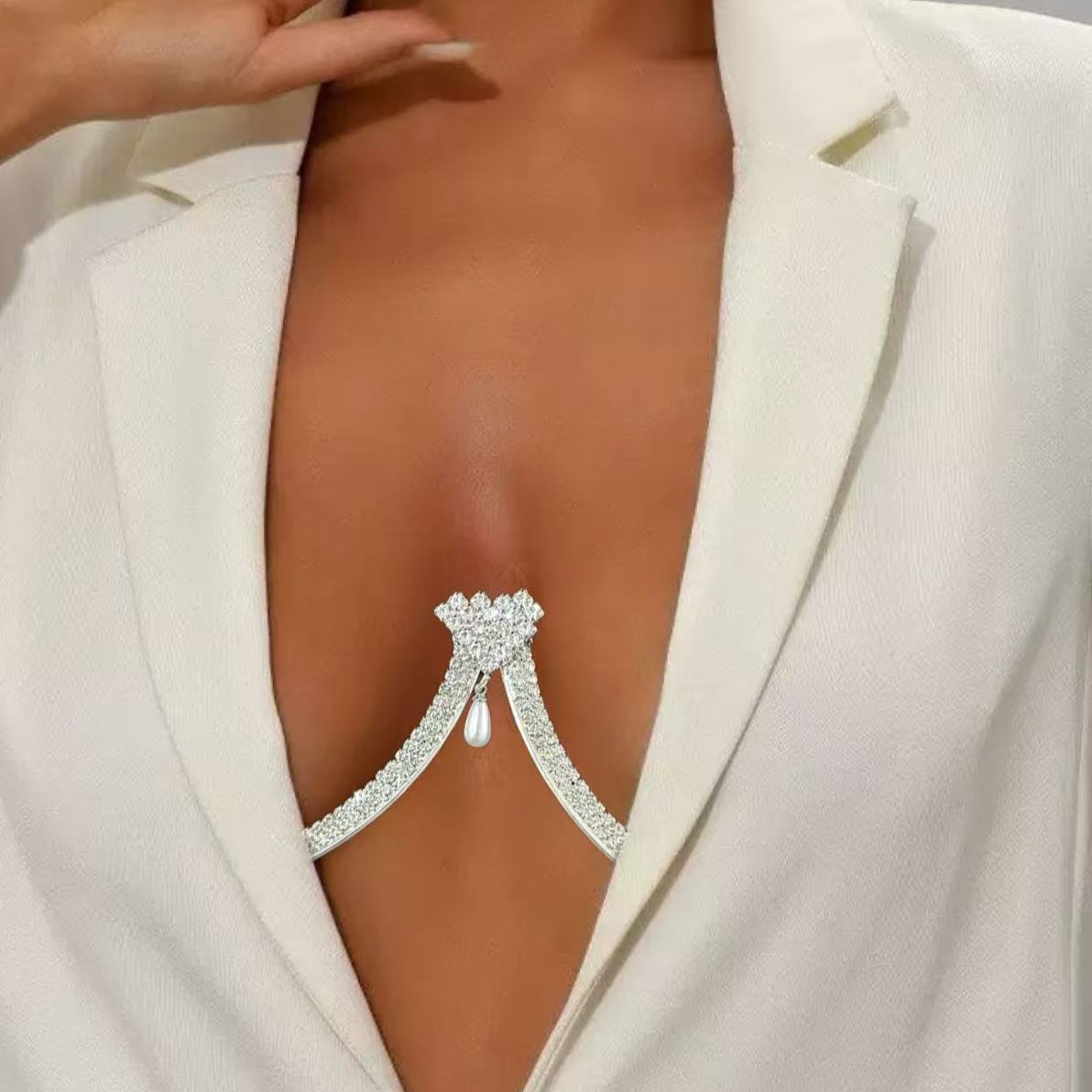 女性用、胸元をサポートするパールペンダント、ハート型のブラネ - Body Jewelry Necklace のレビューと価格